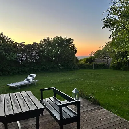 Bliss Just Steps From The Sea 度假居